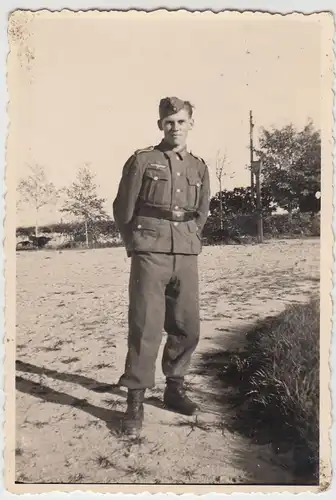 (F11383) Orig. Foto junger Wehrmacht-Soldat im Freien a.d. Ostsee 1943