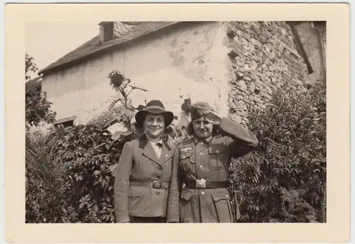 (F11301) Orig. Foto Lieselotte Bager a. Köln in Uniform, i.d. Nähe d. RAD Lagers