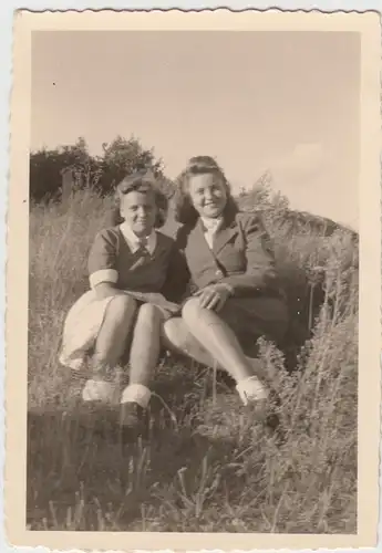 (F11293) Orig. Foto Frauen a.d. Wiese i.d. Nähe des RAD Lagers Bannemin 1943