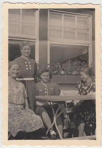 (F11243) Orig. Foto Ölberg im Siebengebirge, Damen im Restaurant 1942