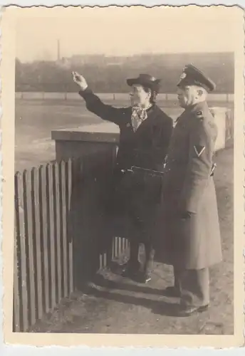 (F11235) Orig. Foto Köln, Wehrmacht-Soldat m. seiner Frau am Aachener Weiher 194