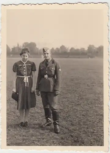 (F11231) Orig. Foto Köln, Wehrmacht-Soldat m. Dame Lieselotte Bager a.d. Maifeld