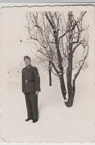 (F11211) Orig. Foto Wehrmacht-Soldat im Freien, Aachen im Winter 1942