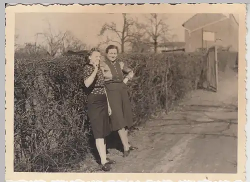 (F11184) Orig. Foto Damen im Lazarett Aachen Forst, Besuch 1941