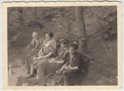 (F11173) Orig. Foto Wanderung auf dem Ölberg (Siebengebirge) 1940, Rast