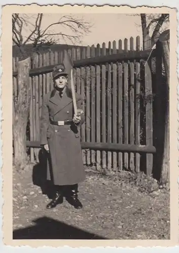 (F11159) Orig. Foto RAD in Wolfhagen b. Kassel, Wehrmacht-Soldat mit Spaten 194