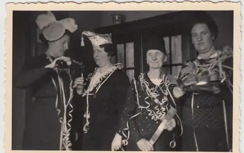 (F11125) Orig. Foto Frauen in Feierlaune, Fastnacht Köln 1930er