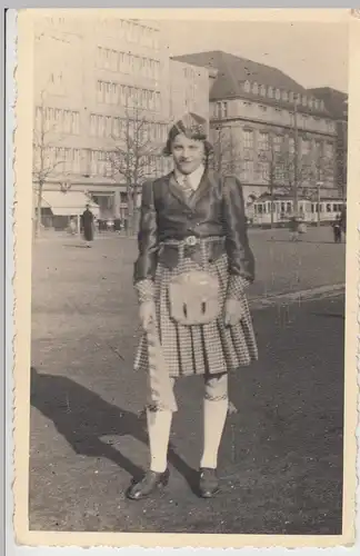 (F11111) Orig. Foto Köln, junge Frau im Kostüm a.d. Neumarkt, Fastnacht 1938