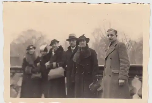 (F11106) Orig. Foto Personen im Volksgarten 1936, vermutl. Mainz