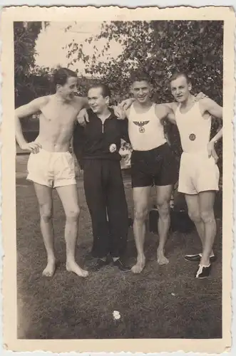 (F11098) Orig. Foto junge Männer, Sportler im Freien 1930er