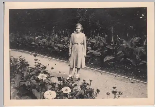 (F11093) Orig. Foto Mainz, junge Frau im Park 1935