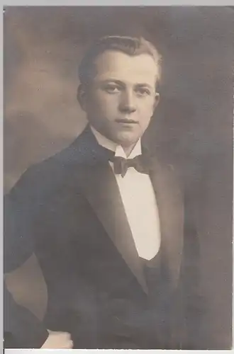 (F11052) Orig. Foto Porträt eines jungen Mannes, 1910/20er