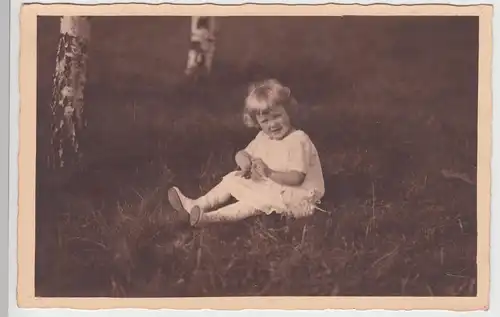 (F10933) Orig. Foto Bad Rothenfelde, Mädchen Johanna Schulze sitzt im Birkenwald