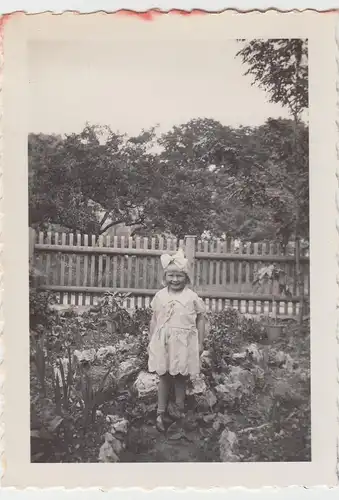 (F10905) Orig. Foto kleines Mädchen im Garten, 1933