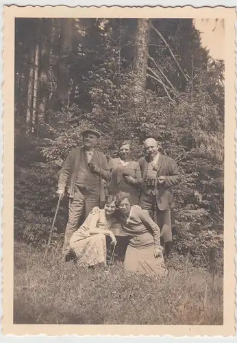 (F10898) Orig. Foto Tiefenberg b. Ofterschwang, Personen am Waldrand 1933