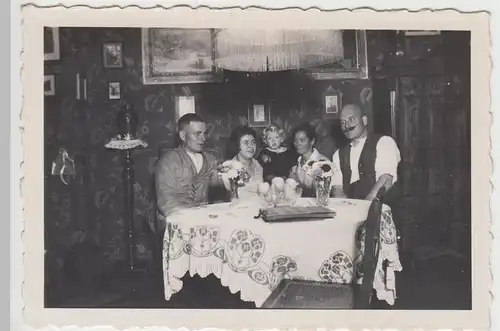 (F10888) Orig. Foto Familie Zieternitz u. Merten aud Apolda sitzen in der Stube
