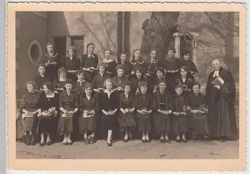 (F10868) Orig. Foto Zwenkau, Gruppenbild Mädchen im Freien, Konfirmation 1950/6