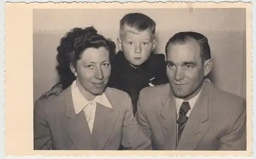(F10716) Orig. Foto Porträt Familie, 1940er