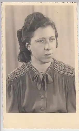 (F10709) Orig. Foto Porträt junge Frau 1940er
