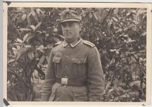 (F10673) Orig. Foto deutscher Soldat im Freien 1941