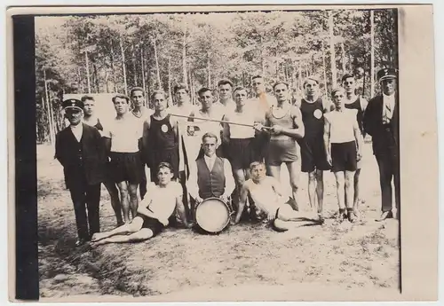 (F10670) Orig. Foto Personen, Sportler im Wald, 1920er