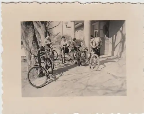 (F10616) Orig. Foto Gussow, Rad-Tour durch den Ort 1940