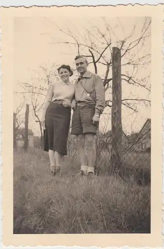 (F10553) Orig. Foto Lychen, junges Paar Gerda und Paul am Maschendrahtzaun 1939