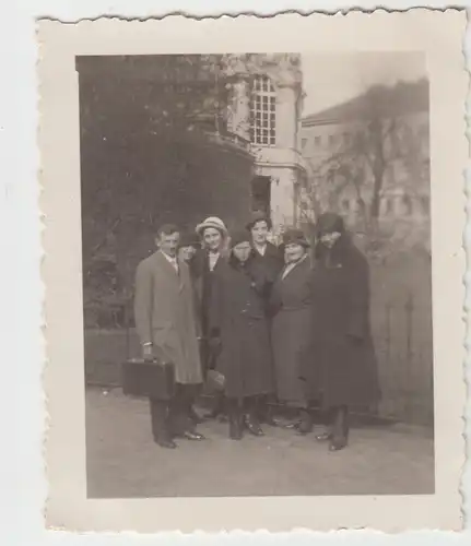 (F10497) Orig. Foto Dresden, Personen am Stadtcafé 1933