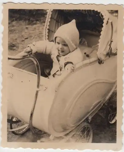 (F10445) Orig. Foto Kind Harry Bischoff im Kinderwagen, Jena 1952