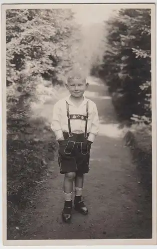 (F10405) Orig. Foto kleiner Junge in Lederhosen, 1927