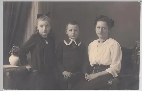 (F10369) Orig. Foto Porträt Frau mit zwei Kindern, Fotograf Solingen 1932