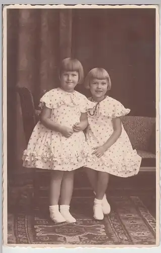 (F10366) Orig. Foto zwei kleine Mädchen im gleichen Kleid, Fotograf Erfurt 1925