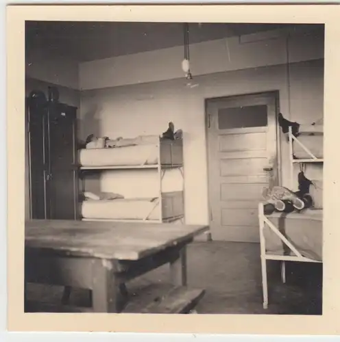 (F10347) Orig. Foto Kaserne in Flandern, Mannschaftsstube, Zimmer 65, 1930er