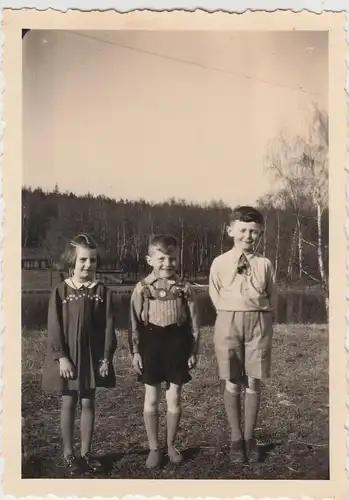 (F10320) Orig. Foto Kinder stehen an einem See 1930er