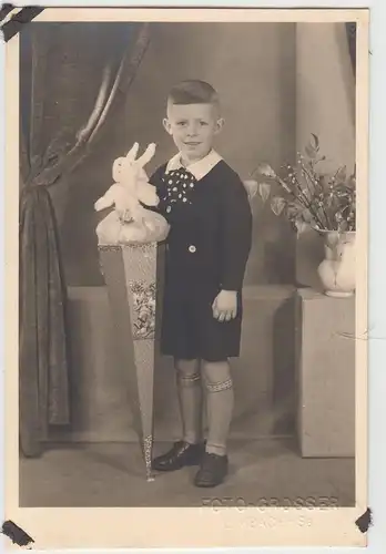 (F10302) Orig. Foto kleiner Junge mit Zuckertüte, Atelier Limbach i.Sa. 1930er