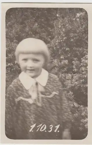 (F10226) Orig. Foto kleines Mädchen im Freien 1931