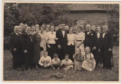 (F10209) Orig. Foto Personengruppe im Garten, Fest, Jubiläum, vor 1945