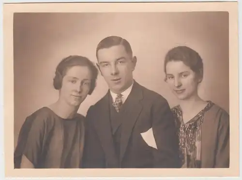 (F10173) Orig. Foto Gruppenbild junger Personen, 1920/30er