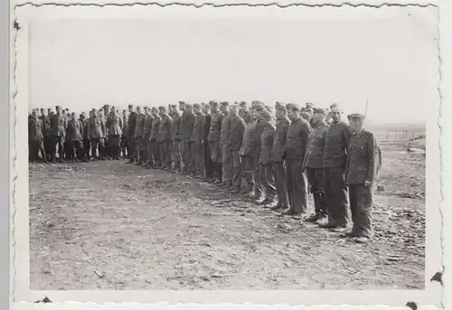 (F10104) Orig. Foto deutsche Soldaten im Felde, in einer Reihe angetreten 1930/4