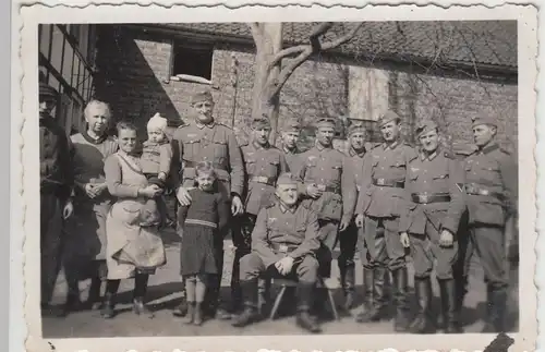 (F10060) Orig. Foto deutsche Soldaten u. Zivilisten, Gruppenbild 1930/40er