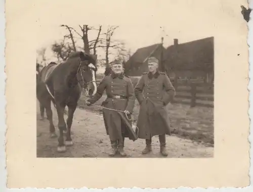 (F10050) Orig. Foto deutsche Soldaten unterwegs mit Pferd, 1930/40er