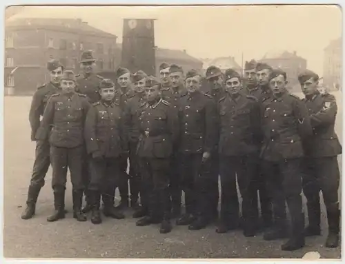 (F1005) Orig. Foto Wehrmacht-Soldaten im Kasernenhof, 1940er