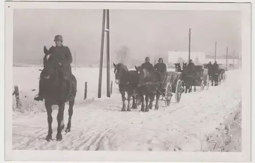 (F10047) Orig. Foto deutsche Soldaten unterwegs mit Pferdefuhrwerken im Winter 1