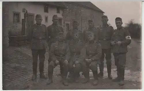 (F10046) Orig. Foto deutsche Soldaten, Gruppenbild mit Sanitäter, 1930/40er