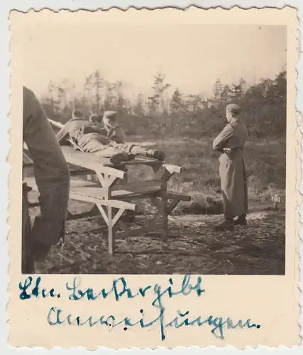 (F10027) Orig. Foto deutsche Soldaten Schießübung, Ltn. Berker gibt Anweisungen