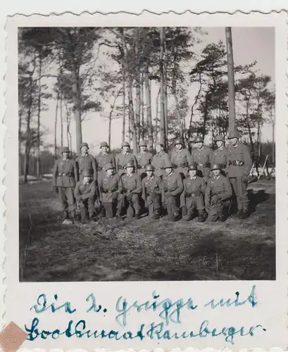 (F10024) Orig. Foto deutsche Soldaten im Wald, Gruppenbild 2. Gruppe 1930/40er