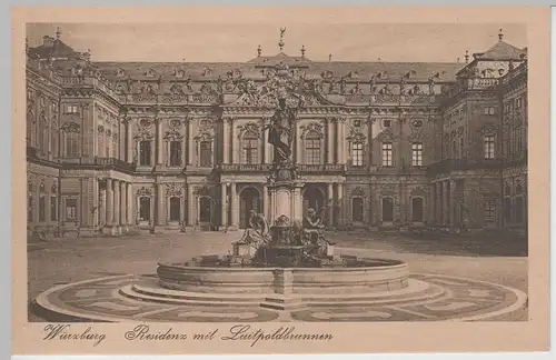 (71791) AK Würzburg, Residenz mit Luitpoldbrunnen, vor 1945