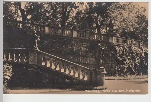 (108890) Foto AK Würzburg, Hofgarten, Geländer, Skulpturen, Bahnpost 1930