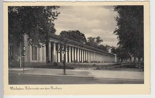 (84833) AK Wiesbaden, Kolonnade vor dem Kurhaus, vor 1945