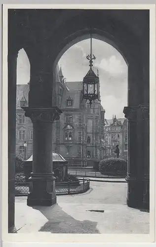 (109031) AK Wiesbaden, Blick vom Schulhaus auf Rathaus 1943